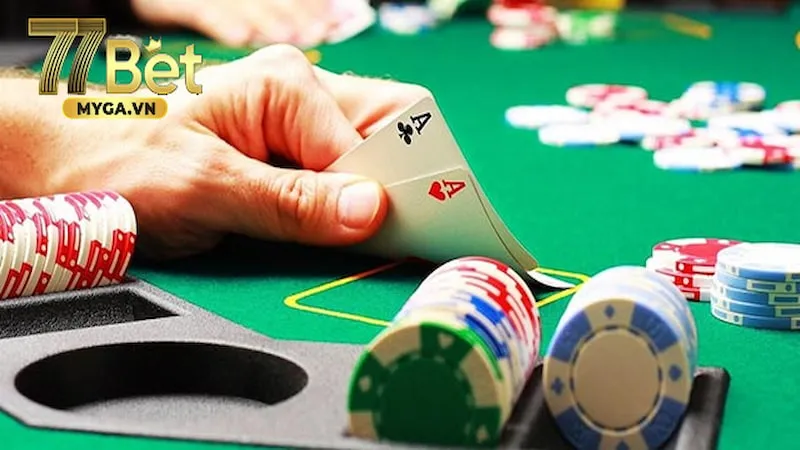Cố gắng không để việc đặt cược làm đối thủ biết được tình hình bài của mình đang giữ.